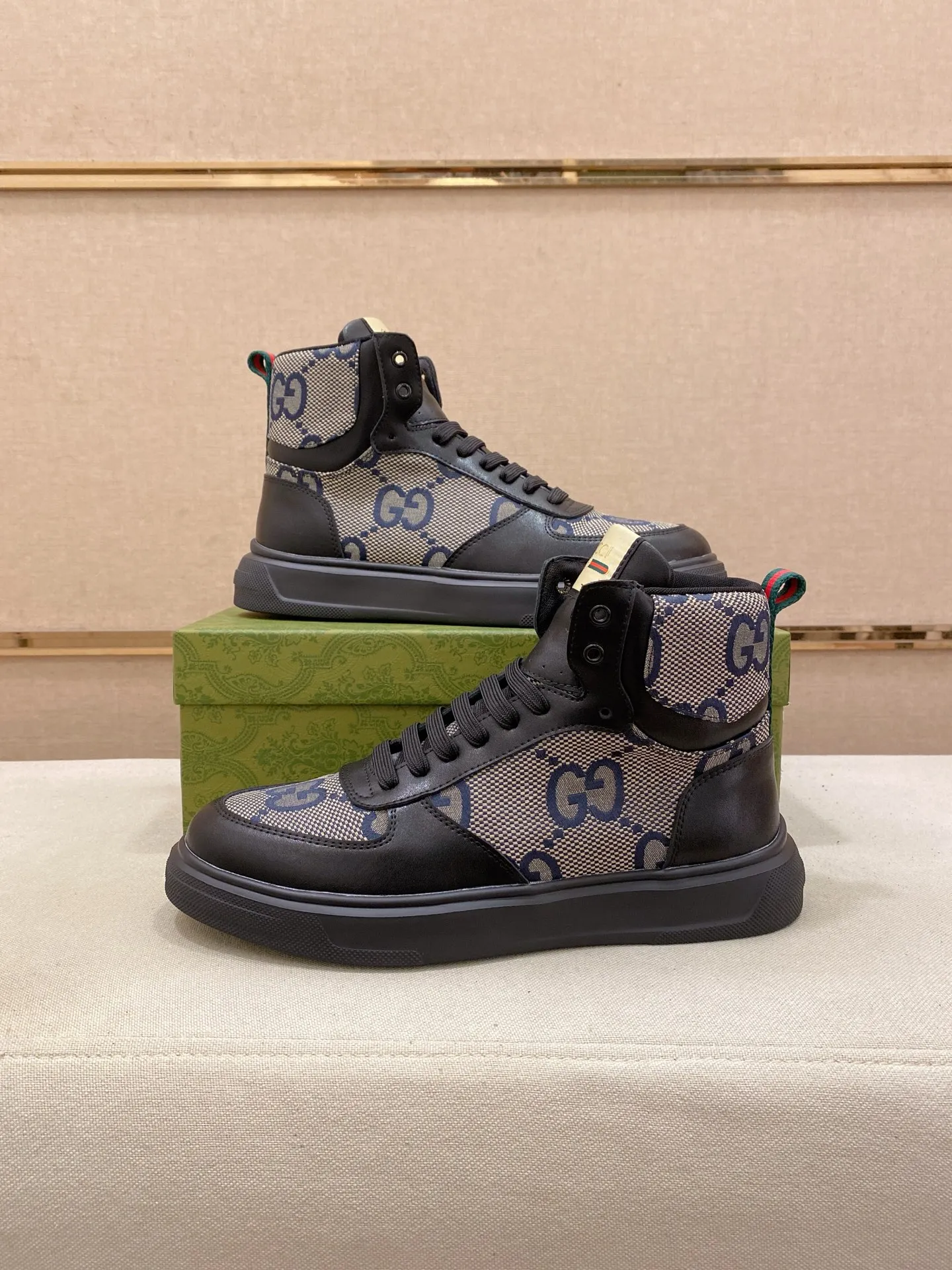 Men's clothing and shoes: 420💰 (GUCCI) The latest model from the official website🎁🎁Casual and fashionable men's shoes👟, hot style💥The version is simple and elegant, exclusive for trendy men. The unique latest brand elements from the official website👑Original Gucci decoration, fashionable and generous, the fabric is original cowhide ✅Mesh breathable lining, the official website specifies wear-resistant casual outsole, the classic model is taken in kind at the counter🎬38-44 (can be customized for 45 non-refundable)